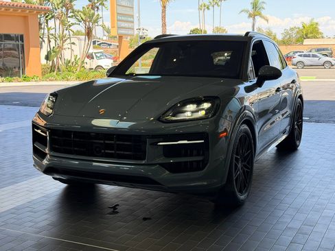 Certified 2025 Porsche Cayenne GTS AWD/4WD image 1