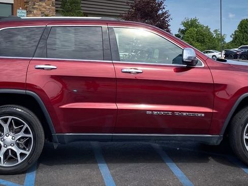 Used 2022 Jeep Grand Cherokee Limited w/ Tech Group AWD/4WD image 11