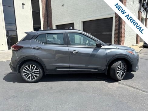 Used 2023 Nissan Kicks SR w/ SR Premium Package FWD image 8