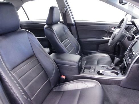 Used 2017 Toyota Camry XLE w/ Moonroof Package image 12