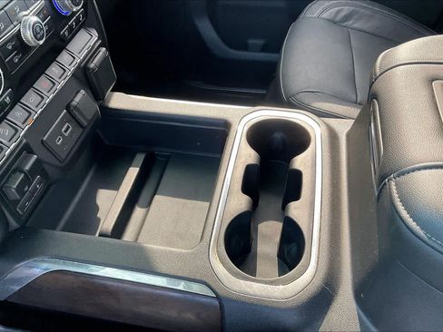 Used 2019 GMC Sierra 1500 SLT AWD/4WD image 16