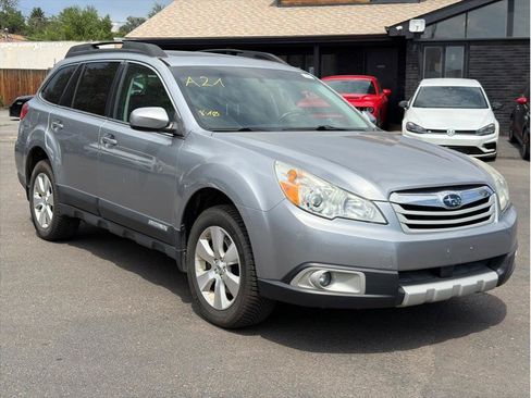 Used 2011 Subaru Outback 3.6R Limited AWD/4WD image 3