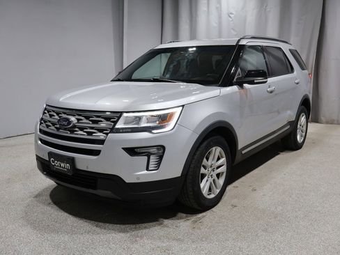 Used 2018 Ford Explorer XLT image 6