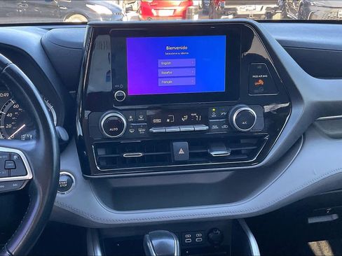 Used 2023 Toyota Highlander LE image 6