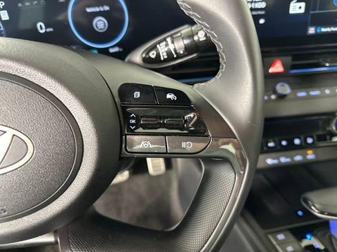 Certified 2025 Hyundai Elantra SEL image 47