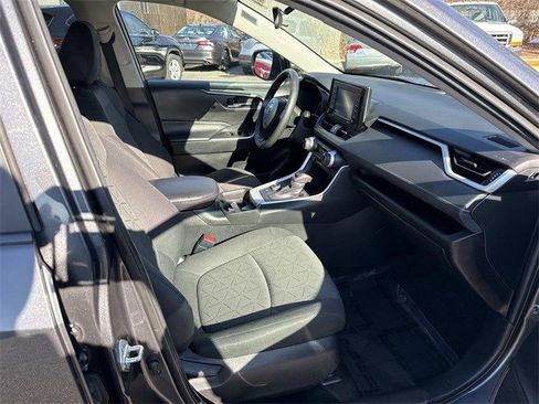 Used 2021 Toyota RAV4 XLE image 9