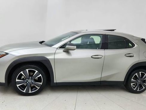 Used 2019 Lexus UX 200 FWD image 3