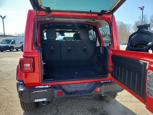 Used 2025 Jeep Wrangler Unlimited Sahara image 21