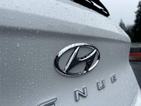 Certified 2024 Hyundai Venue SEL image 32