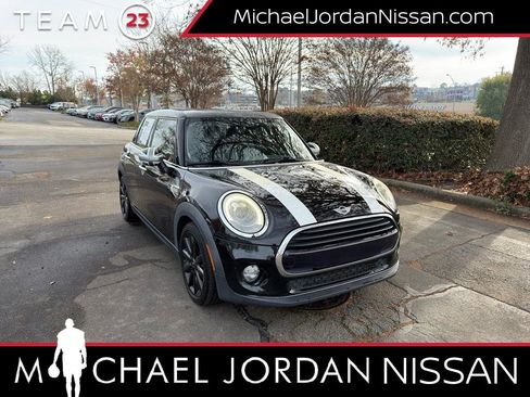 Used 2017 MINI Cooper 4-Door Hardtop image 1