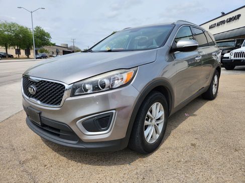 Used 2018 Kia Sorento LX image 1