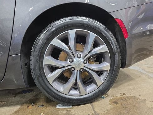 Used 2020 Chrysler Pacifica Limited w/ Tire & Wheel Group image 36