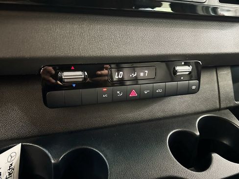 Used 2024 Mercedes-Benz Sprinter 2500 image 18
