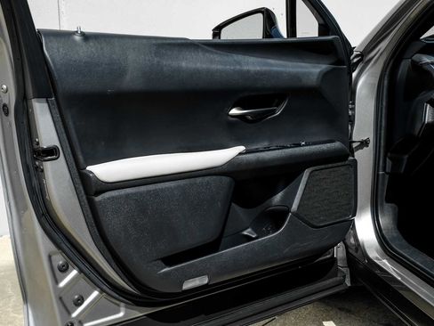 Used 2019 Lexus UX 200 image 42