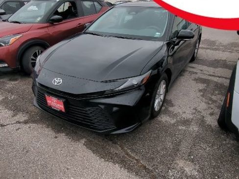 Used 2025 Toyota Camry LE image 1
