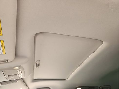 Used 2022 Nissan Armada SL w/ Captain's Chairs Package image 25