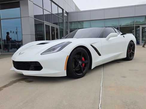 Used 2015 Chevrolet Corvette Stingray Coupe RWD image 3