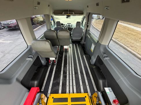 Used 2019 Ford Transit 150 XL image 2