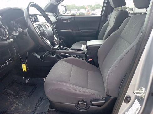 Used 2017 Toyota Tacoma TRD Sport w/ Tow Package (A/T) image 6