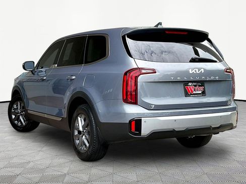 Used 2024 Kia Telluride LX FWD image 4