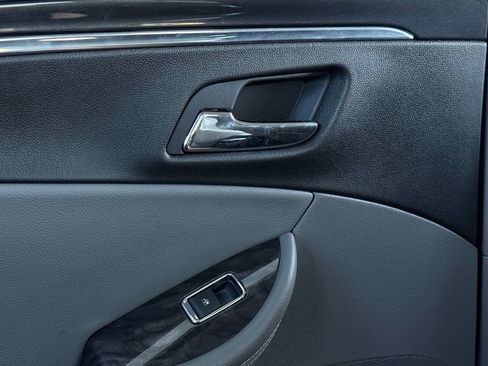 Used 2014 Chevrolet Impala LT w/ Convenience Package FWD image 31