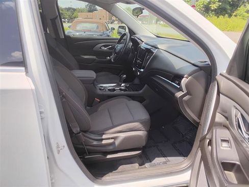 Used 2020 Chevrolet Traverse LT image 40