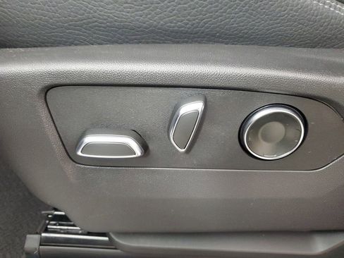 Used 2025 GMC Yukon Denali image 21