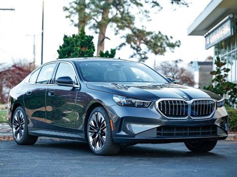Used 2026 BMW 530i w/ Premium Package RWD image 1