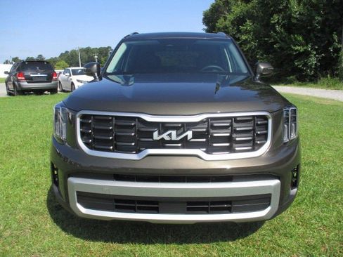 New 2025 Kia Telluride S image 8
