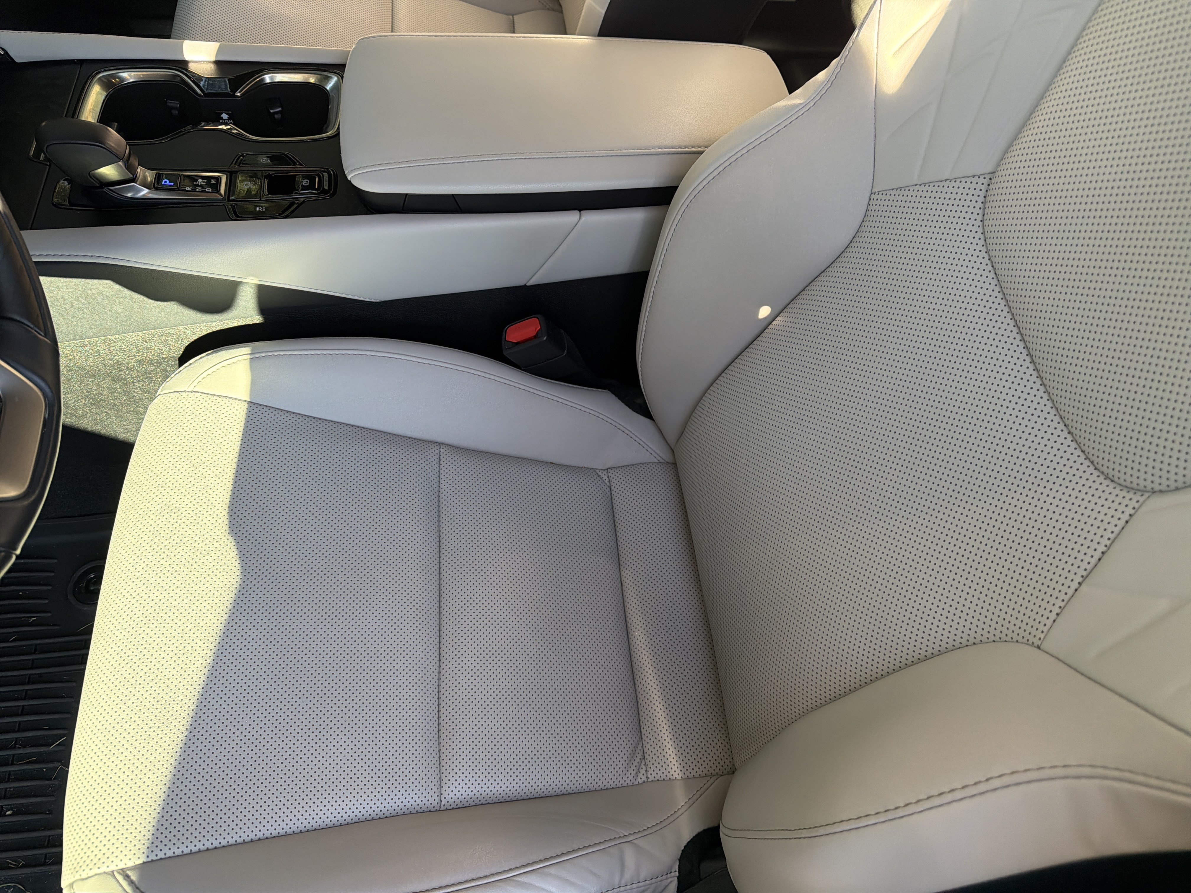 Used 2023 Lexus RX 350 Premium w/ Cold Area Package FWD image 19