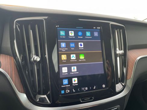 Used 2025 Volvo V60 B5 Cross Country Plus image 21