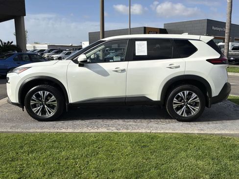 Used 2023 Nissan Rogue SV image 3