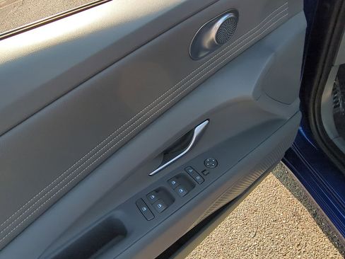 Used 2025 Hyundai Elantra Sport image 22