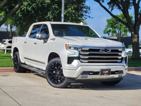 Used 2025 Chevrolet Silverado 1500 High Country w/ High Country Premium Package AWD/4WD image 2