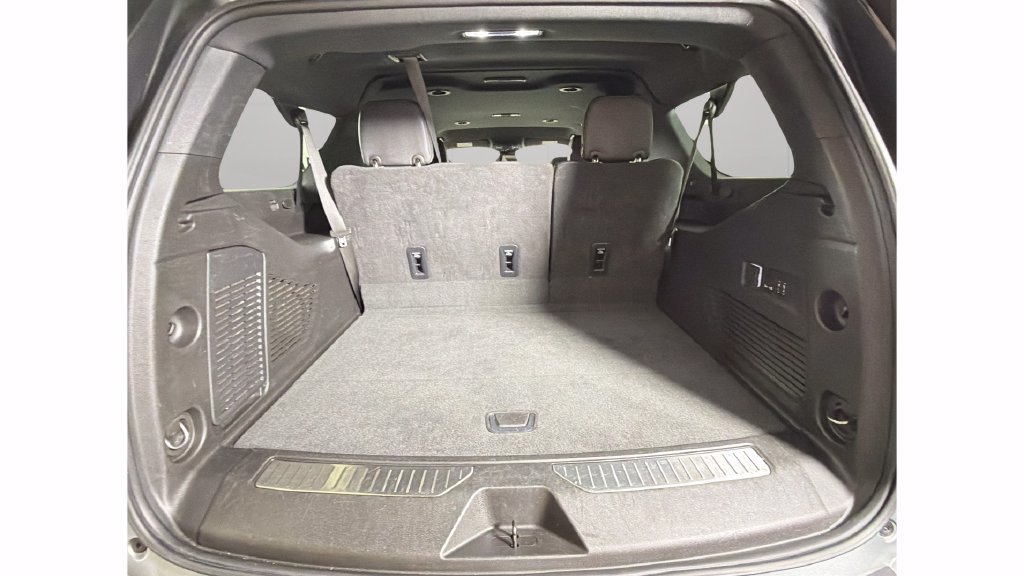 Used 2025 Chevrolet Suburban Premier RWD image 38