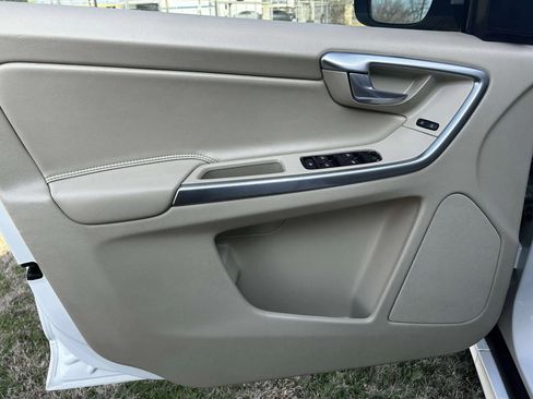 Used 2015 Volvo XC60 T5 Premier image 10