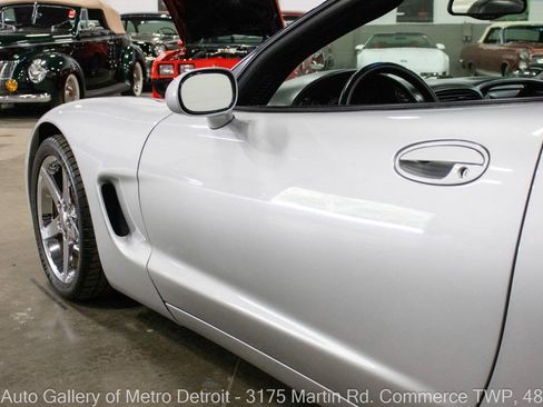 Used 2002 Chevrolet Corvette Convertible w/ Preferred Equipment Group2 RWD image 23