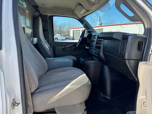 Used 2016 GMC Savana 3500 image 18