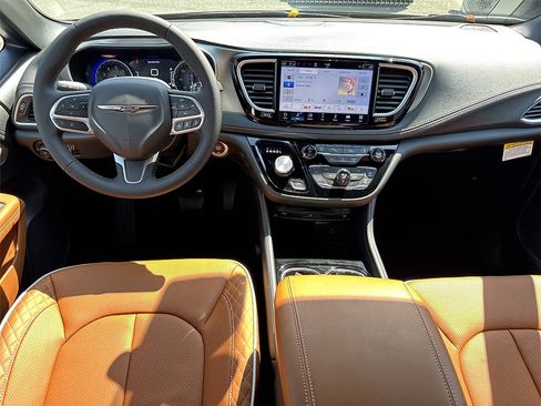 New 2026 Chrysler Pacifica Pinnacle image 5