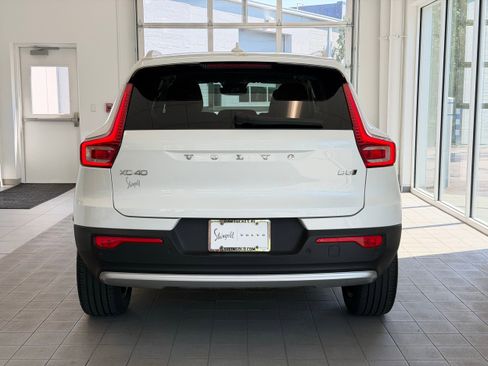 Used 2023 Volvo XC40 B5 Core w/ Convenience Package AWD/4WD image 7