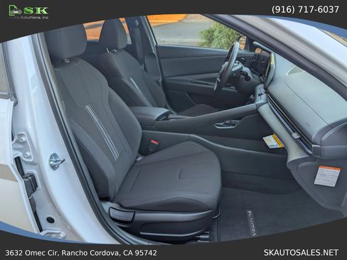 Used 2025 Hyundai Elantra SEL FWD image 16
