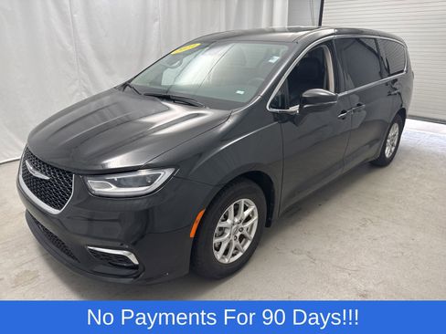 Used 2023 Chrysler Pacifica Touring-L FWD image 6