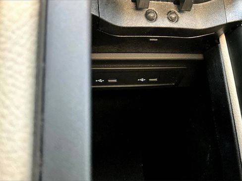 Used 2023 Mercedes-Benz GLB 250 4MATIC image 15