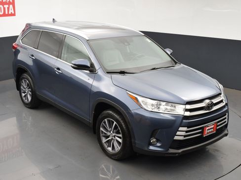 Used 2019 Toyota Highlander XLE image 29