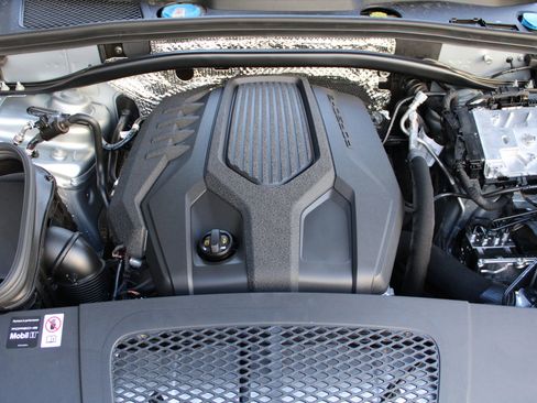 New 2026 Porsche Macan image 27