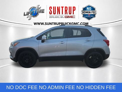 Used 2022 Chevrolet Trax LT w/ Sport Edition AWD/4WD image 2