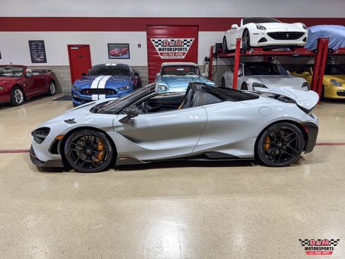 Used 2022 McLaren 765LT image 2