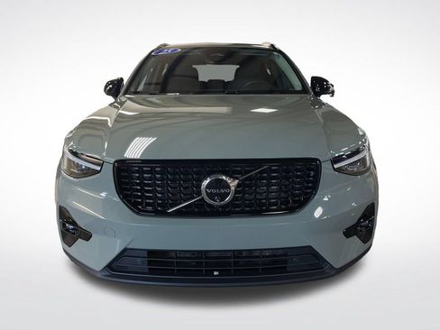 Used 2025 Volvo XC40 B5 Plus w/ Protection Package Premier AWD/4WD image 9