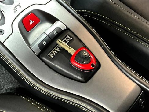 Used 2013 Ferrari 458 Italia Coupe RWD image 28