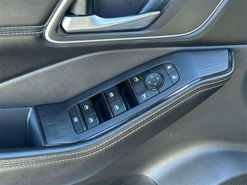 Used 2021 Nissan Rogue SV w/ Premium Package image 17